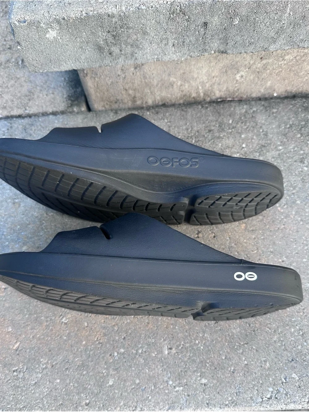OOFOS Men's Black Dual-Strap Slide Sandals